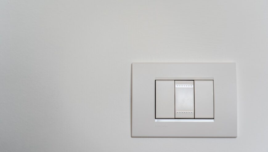 Сучасні вимикачі для систем розумного дому